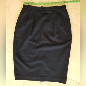Rarely Worn Vintage 100% Pure Wool Black Pencil Skirt. Size 10. Double crepe.